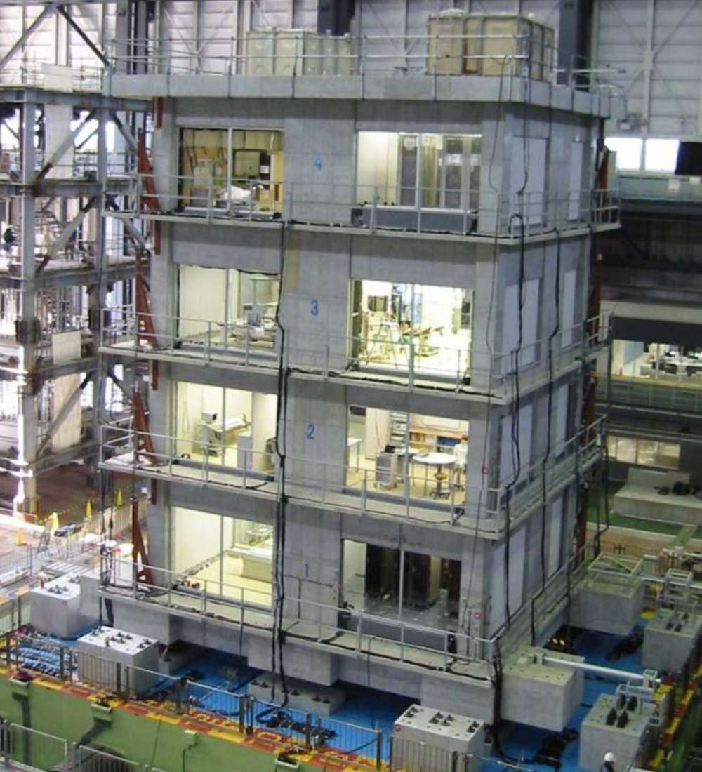 Seismic isolation building