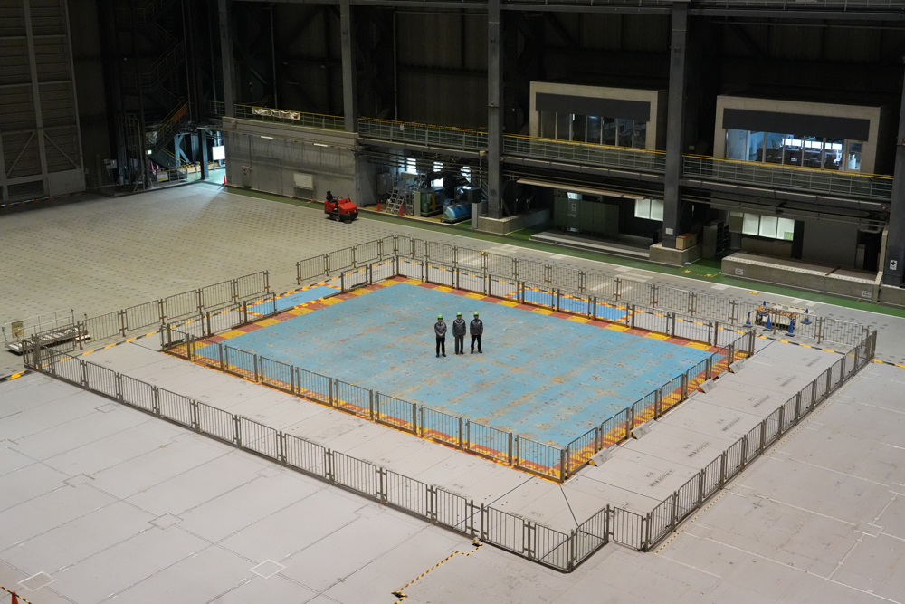 E-Defense Shaking Table